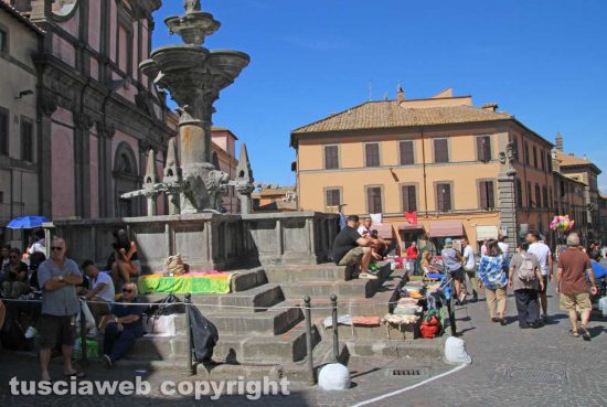 Viterbo - Santa Rosa - L'attesa del trasporto