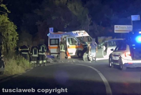 Scontro a Bagnaia - Intervento di vigili del fuoco, 118 e polizia stradale