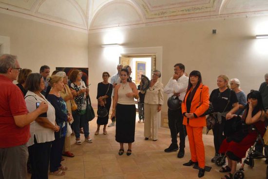 Tarquinia - Inaugurata la mostra di pittura "Guerino Gambella, la teoria della terra cava"