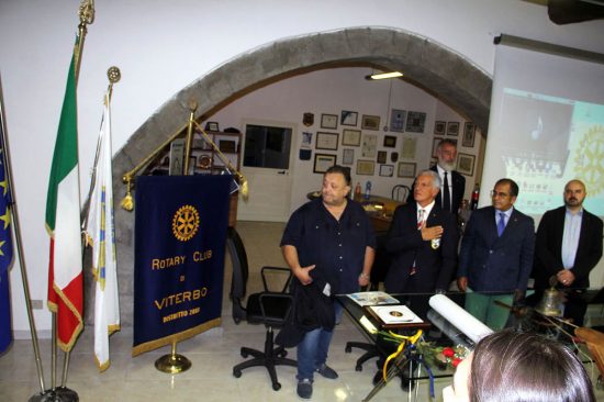 Viterbo - Il Rotary club incontra Raffaele Ascenzi per il "Cambio del ciuffo"