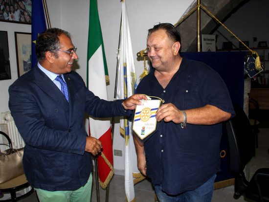 Viterbo - Il Rotary club incontra Raffaele Ascenzi per il "Cambio del ciuffo"