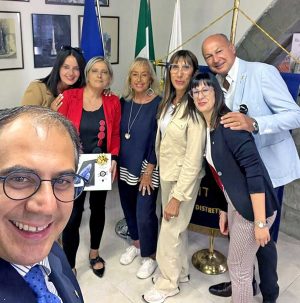 Viterbo - Il Rotary club dona un pc e una stampante all'associazione Kyanos Viterbo - Il Rotary club dona un pc e una stampante all'associazione Kyanos 