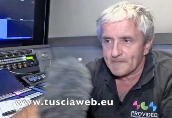 Gianni Ricci (Provideo) nella cabina regia per la diretta del trasporto di Santa Rosa