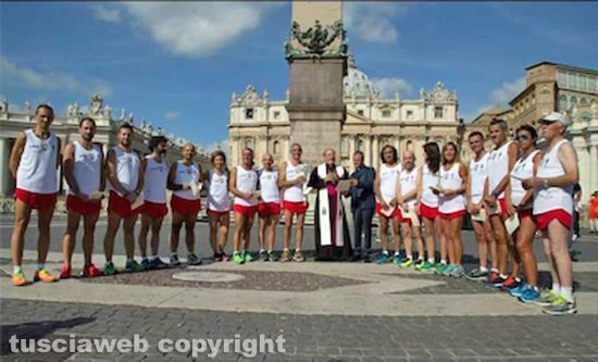 La partenza di Lux Rosae dalla basilica di San Pietro a Roma