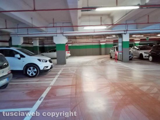 Viterbo - Gli atti vandalici nel parcheggio sotterraneo del centro commerciale