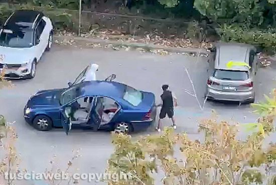Viterbo - Aggressione e rapina con l'accetta a via Valle Piatta