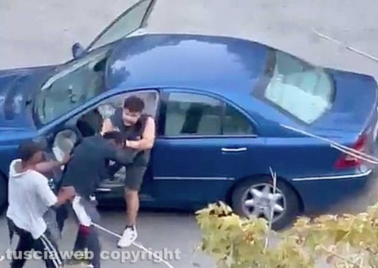 Viterbo - Aggressione e rapina con l'accetta a via Valle Piatta