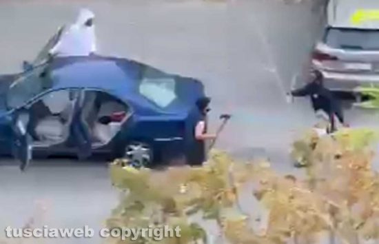 Viterbo - Aggressione e rapina con l'accetta a via Valle Piatta