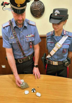Viterbo - La droga sequestrata dai carabinieri