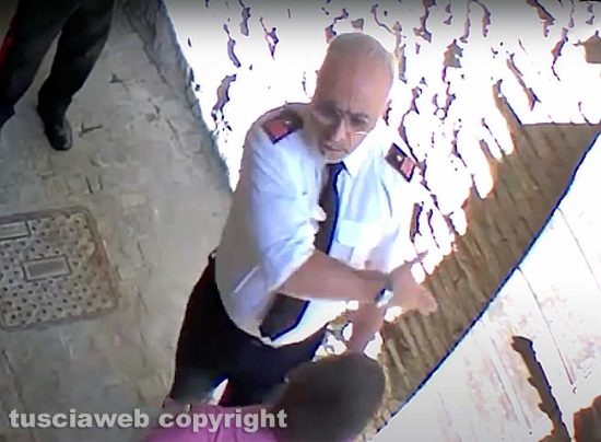 Castiglione in Teverina - Lo schiaffo del maresciallo ripreso dalla telecamera