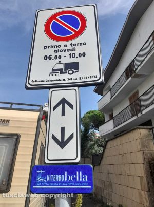 Viterbo - Via Mantova - Un cartello di divieto di sosta