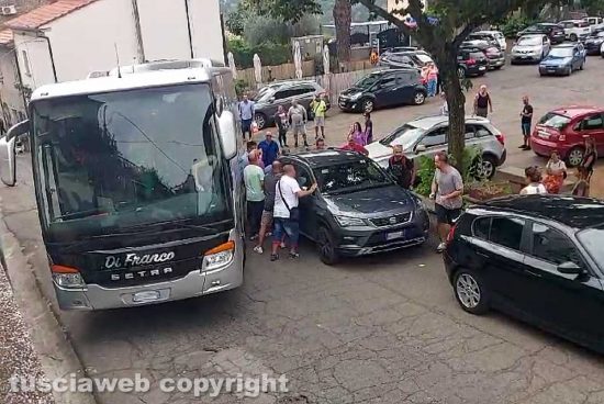 Viterbo - Bus bloccato a Sant'Angelo