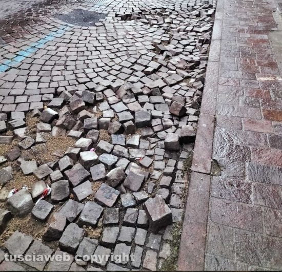 Viterbo - Via della Cava - I sampietrini saltati