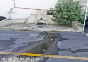 Viterbo - Perdita d'acqua a piazzale Romiti