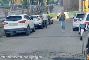 Viterbo - Parcheggi selvaggi vicino Porta della Verità