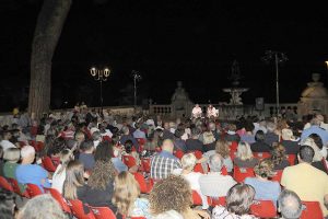 Tff - Il cortile di palazzo dei Priori