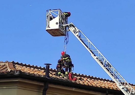 Viterbo - Avvallamento del tetto per cedimento di una trave in una palazzina in via del Massaro