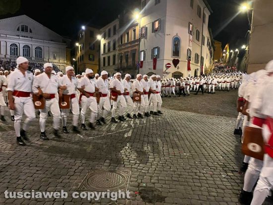 Viterbo - Santa Rosa. I facchini a piazza Verdi