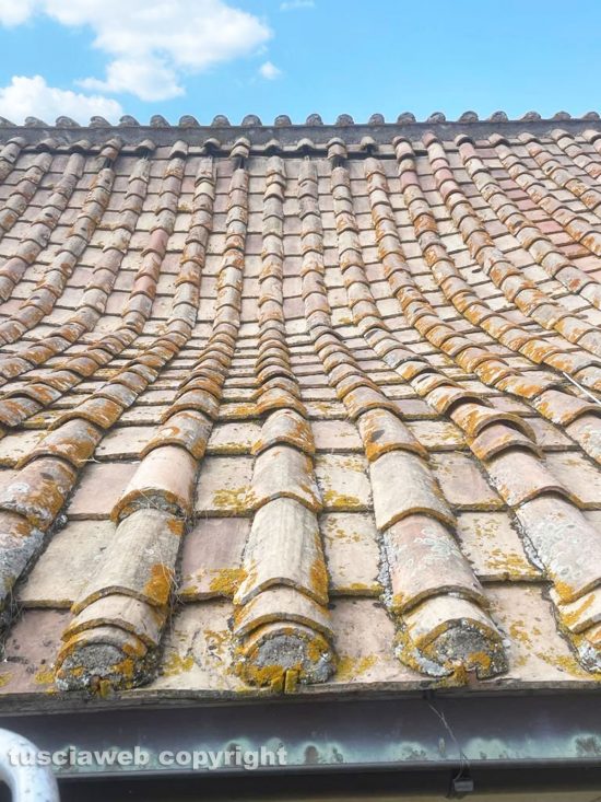 Viterbo - Avvallamento del tetto per cedimento di una trave in una palazzina in via del Massaro