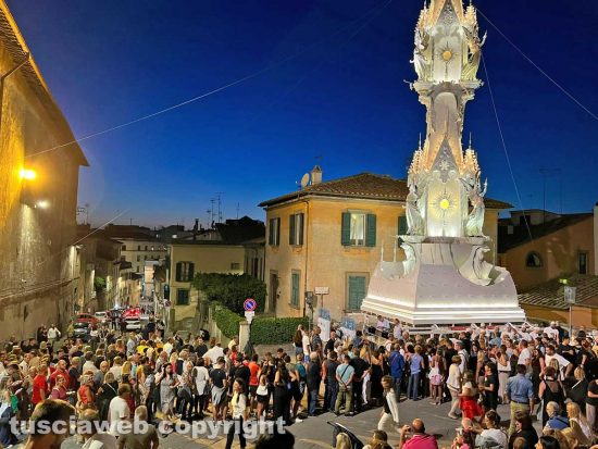 Penne sotto la macchina di Santa Rosa