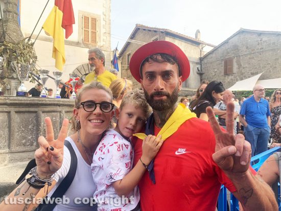 Viterbo - Palio delle botti - Il vincitore Stefano Corso con la famiglia