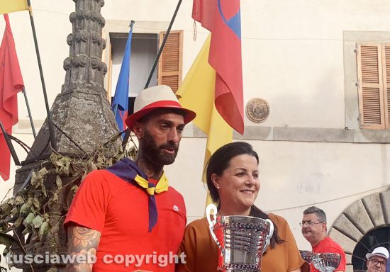 Viterbo - Palio delle botti - La premiazione del vincitore Stefano Corso