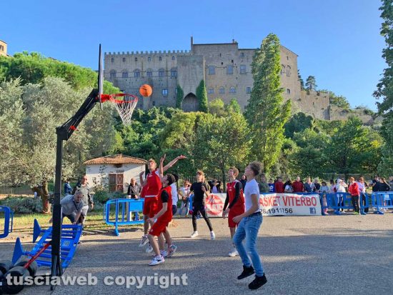 Viterbo - Valle Faul - La manifestaione "Giovacamo pe strada"
