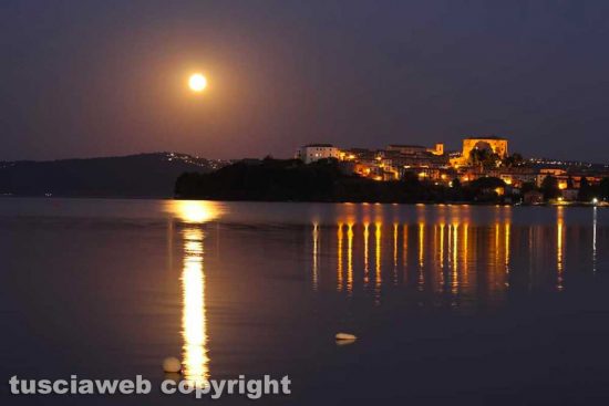 Capodimonte e la luna piena