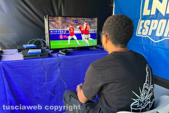 Viterbo - Il calcio virtuale in piazza Unità d’Italia