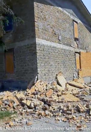 Corchiano - Cede controparete su un ponteggio: feriti due operai