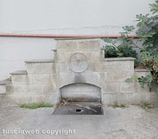 Viterbo - Chiusa la fontanella per lo scarico delle acque dei camper