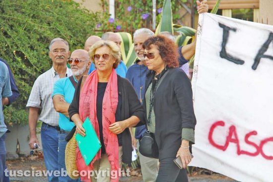 Santa Marinella - La consigliera comunale Di Liello durante la protesta