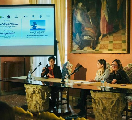 Viterbo - Conferenza di Eta Beta alla sala assemblee della fondazione Carivit