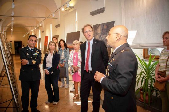 Viterbo - La mostra "Oltre il blu"