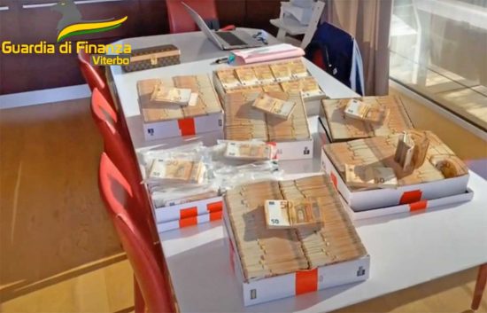 Guardia di finanza - Il denaro sequestrato