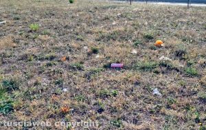Viterbo - Una discarica a cielo aperto vicino al cimitero San Lazzaro