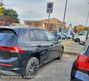 San Martino al Cimino - La segnaletica dei parcheggi per i disabili sbiadita