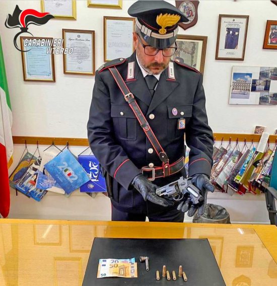 Montalto di Castro - La pistola sequestrata