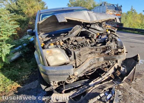 Viterbo - Auto contro camion sulla Teverina
