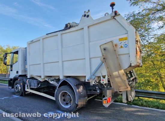 Viterbo - Auto contro camion sulla Teverina
