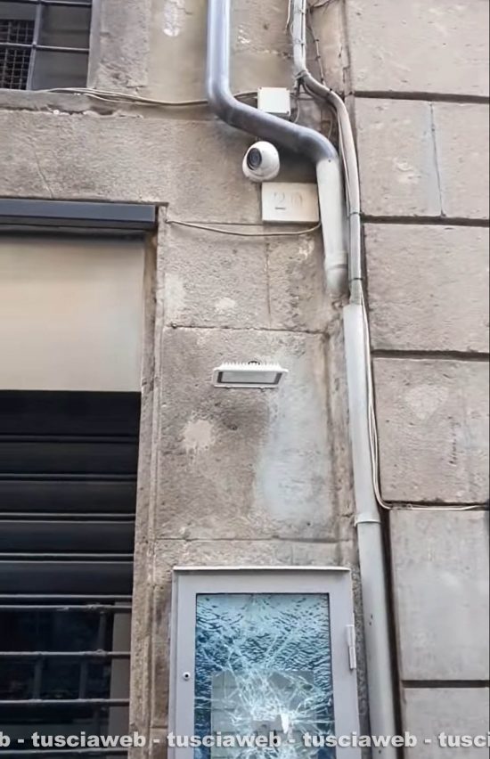 Viterbo - Telecamere esterne della gioielleria Time & co