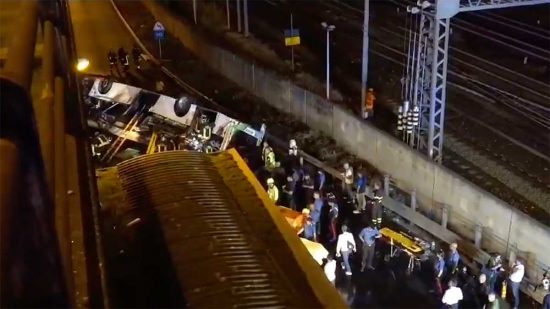 Mestre - Pullman precipita da un cavalcavia e si incendia: 21 morti