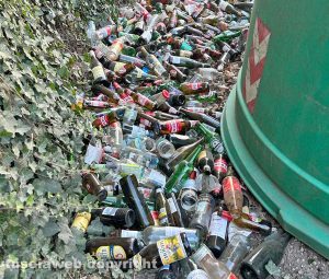 Immondizia in strada Salemme