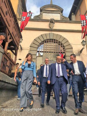 Soriano nel Cimino - Il ministro alla Cultura Gennaro Sangiuliano e altri alla 56esima sagra della castagna