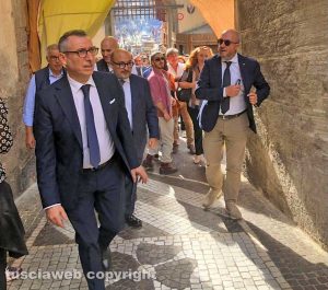 Soriano nel Cimino - Il ministro alla Cultura Gennaro Sangiuliano e altri alla 56esima sagra della castagna