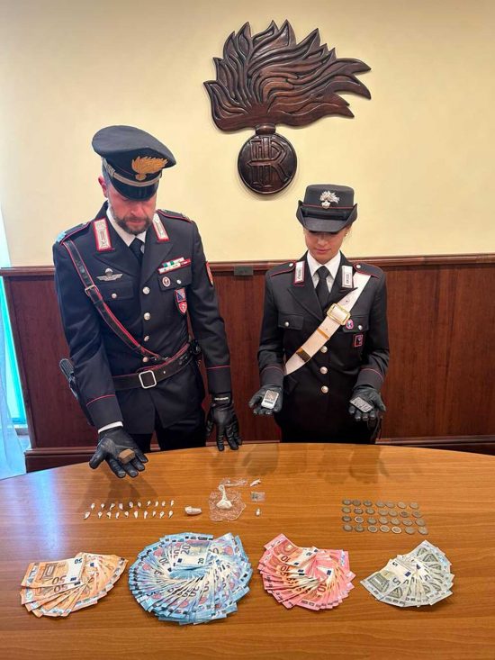 Viterbo - Carabinieri - Supermarket della droga - Il materiale sequestrato