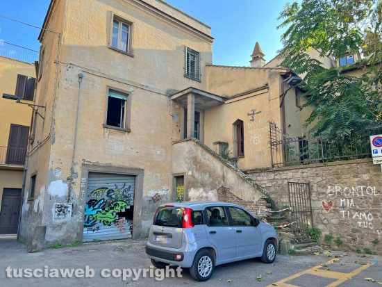 Viterbo - La casa confiscata alla camorra