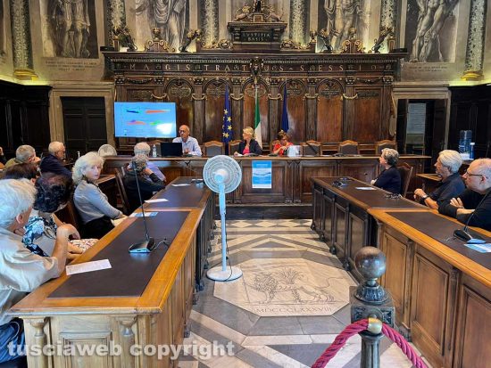Viterbo - Non ce la beviamo - L'incontro a palazzo dei Priori