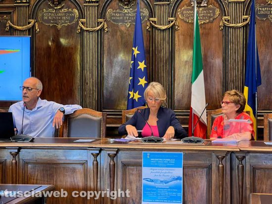Viterbo - Non ce la beviamo - L'incontro a palazzo dei Priori