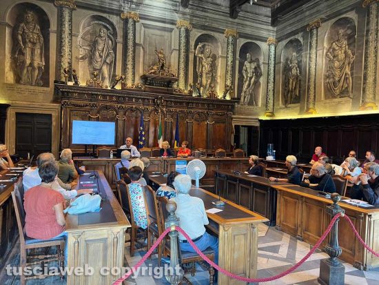 Viterbo - Non ce la beviamo - L'incontro a palazzo dei Priori